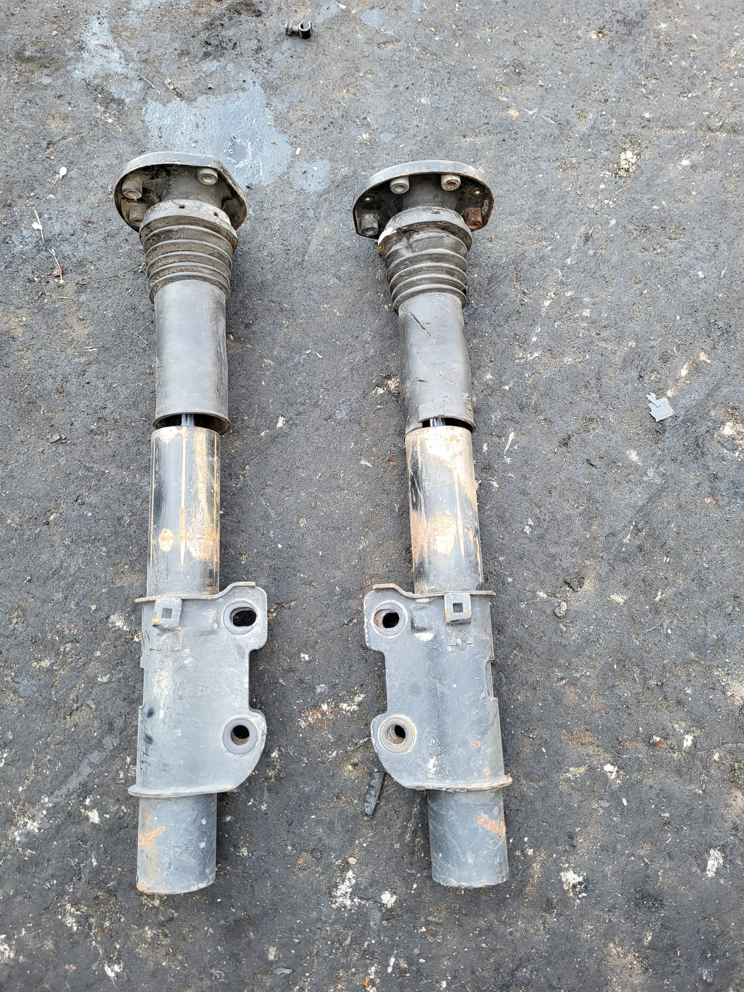 CRAFTER  2013 MODEL ÖN AMORTİSÖR